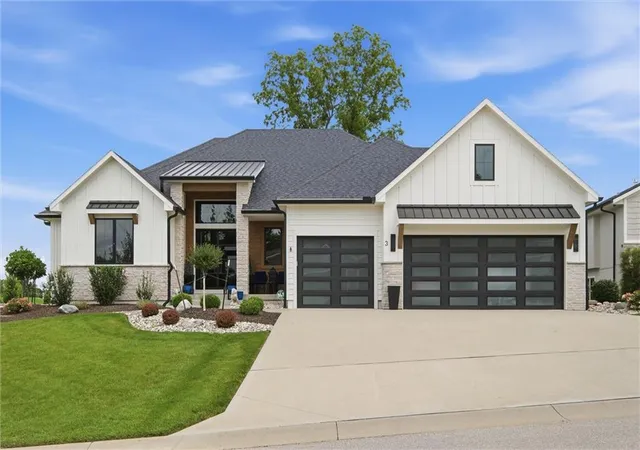 1st image of 3 Spavinaw Ct, Lake Winnebago, MO 64034 | MLS# 2628357