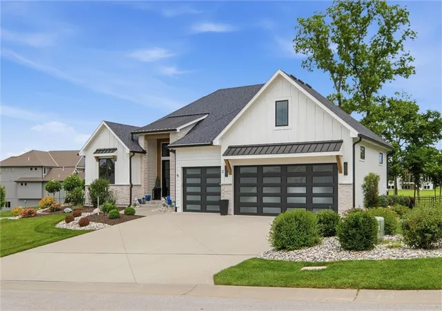 4th image of 3 Spavinaw Ct, Lake Winnebago, MO 64034 | MLS# 2628357