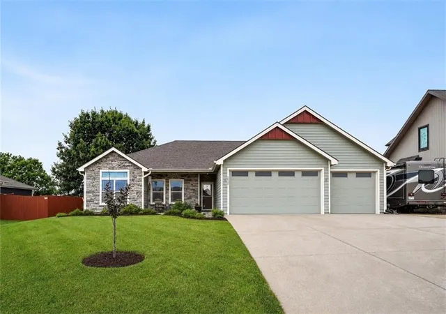 Homes for sale in Eudora, KS | 2629 S Fir Ter, Eudora, KS 66025 | MLS# 2628361