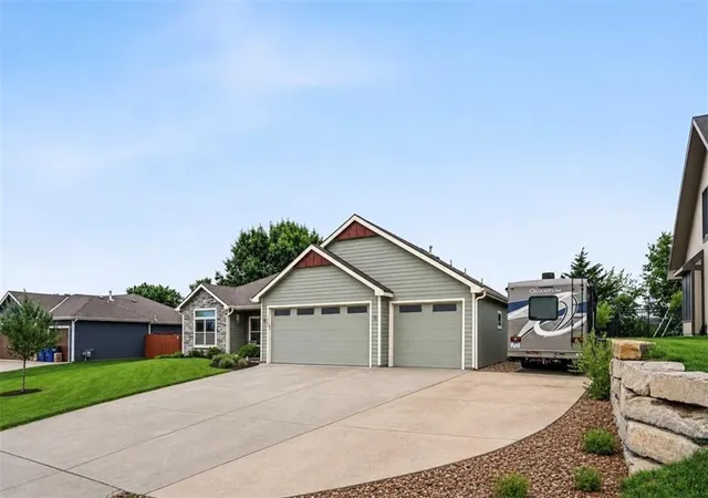 Homes for sale in Eudora, KS | 2629 S Fir Ter, Eudora, KS 66025 | MLS# 2628361