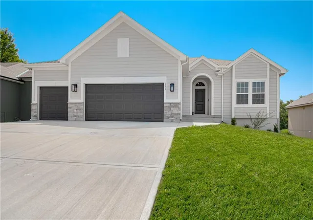 Photo 1 of Single family home for sale at 623 E 13th Street, Kearney, MO 64060 | MLS# 2628366 | Listing updated on 2026-09-04