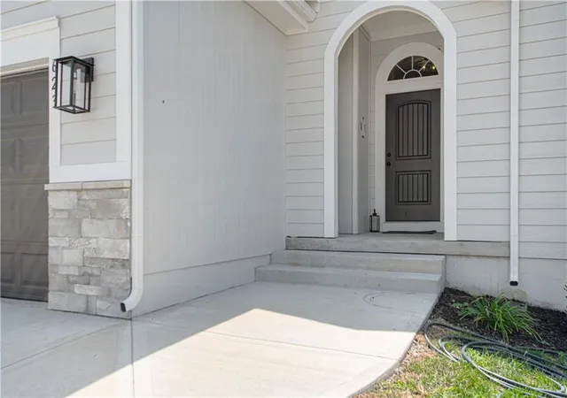 Photo 3 of Single family home for sale at 623 E 13th Street, Kearney, MO 64060 | MLS# 2628366 | Listing updated on 2026-09-04