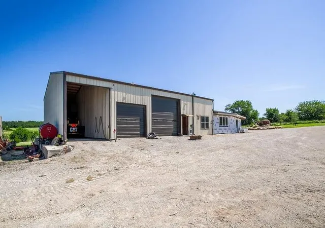 Homes for sale in Pomona, KS | 971 Thomas Rd, Pomona, KS 66076 | MLS# 2628375