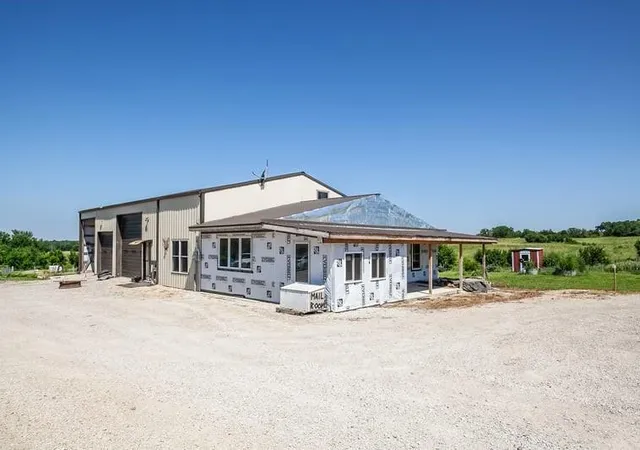 Homes for sale in Pomona, KS | 971 Thomas Rd, Pomona, KS 66076 | MLS# 2628375