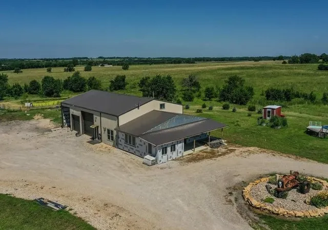 Homes for sale in Pomona, KS | 971 Thomas Rd, Pomona, KS 66076 | MLS# 2628375