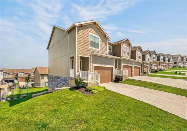 Photo 4 of Townhouse for sale at 7401 Aaron St, Kansas City, MO 64152 | MLS# 2628380 | Listing updated on 2026-08-30
