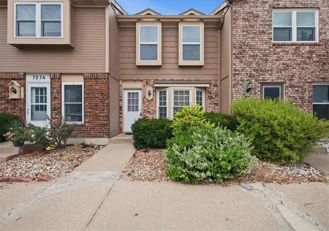 Homes for sale in Blue Springs, MO | 727 Sw Liggett Rd #B, Blue Springs, MO 64015 | MLS# 2628383