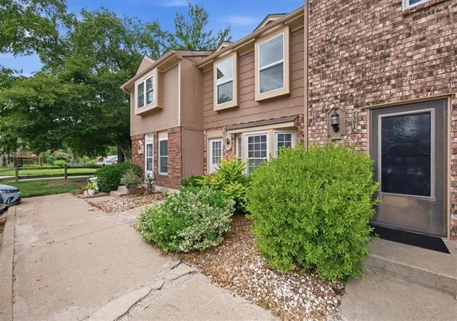 Homes for sale in Blue Springs, MO | 727 Sw Liggett Rd #B, Blue Springs, MO 64015 | MLS# 2628383