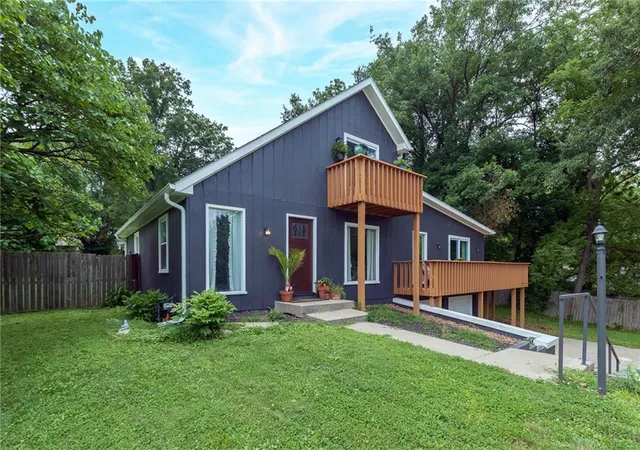 Homes for sale in Liberty, MO | 124 Johnson Rd, Liberty, MO 64068 | MLS# 2628385