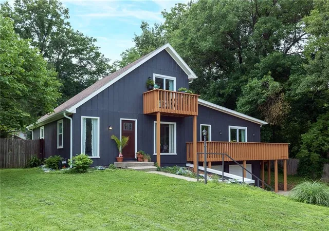 Homes for sale in Liberty, MO | 124 Johnson Rd, Liberty, MO 64068 | MLS# 2628385