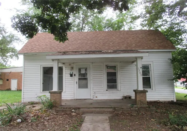 1st image of 1700 E 7th St, Sedalia, MO 65301 | MLS# 2628390