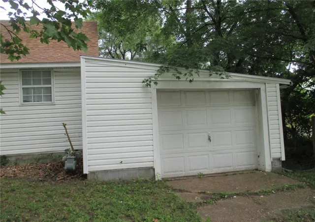3rd image of 1700 E 7Th St, Sedalia, MO 65301 | MLS# 2628390