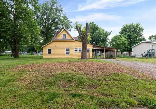 Homes for sale in Ottawa, KS | 704 N Cherry St, Ottawa, KS 66067 | MLS# 2628391