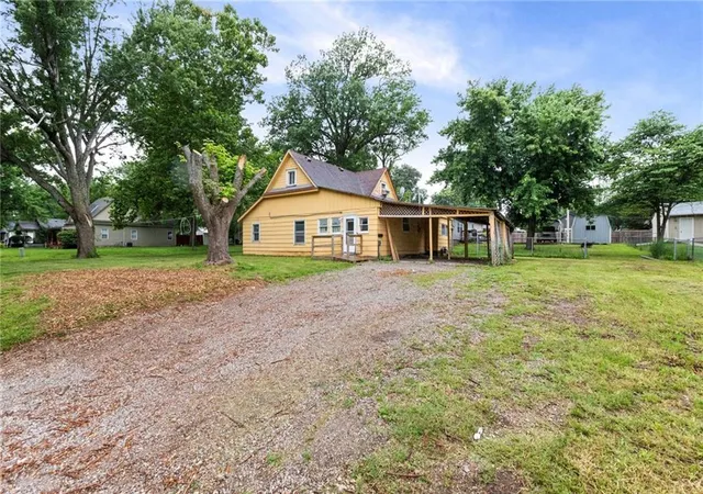 Homes for sale in Ottawa, KS | 704 N Cherry St, Ottawa, KS 66067 | MLS# 2628391