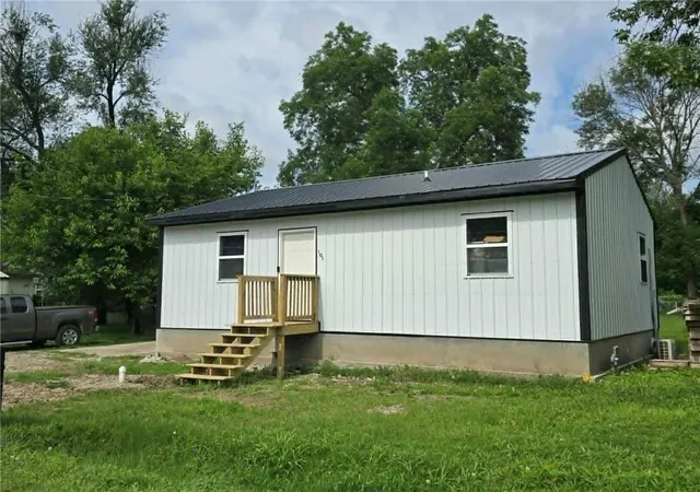 1st image of 101 N Eighth St, Clinton, MO 64735 | MLS# 2628392