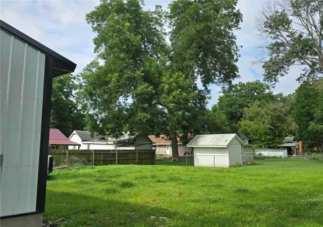 2nd image of 101 N Eighth St, Clinton, MO 64735 | MLS# 2628392