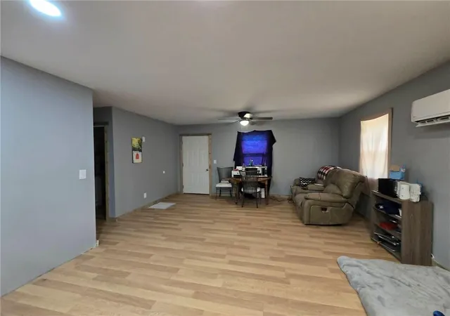 3rd image of 101 N Eighth St, Clinton, MO 64735 | MLS# 2628392