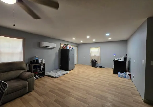 4th image of 101 N Eighth St, Clinton, MO 64735 | MLS# 2628392