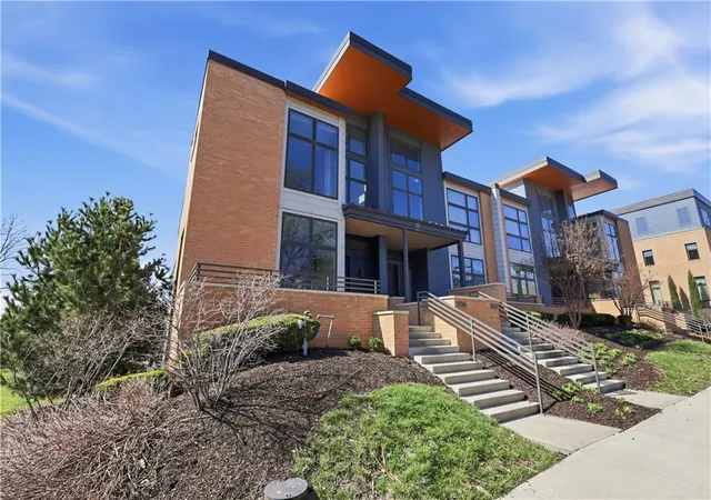 3rd image of 1724 Madison Ave, Kansas City, MO 64108 | MLS# 2628395