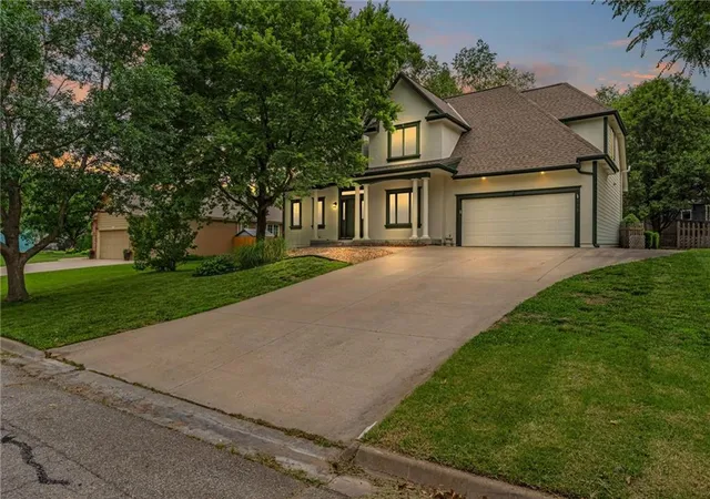 Homes for sale in Lawrence, KS | 4178 Blackjack Oak Dr, Lawrence, KS 66047 | MLS# 2628396