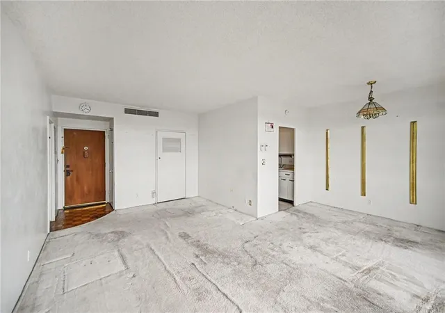 Photo 3 of Condo for sale at 333 W Meyer Blvd #909, Kansas City, MO 64113 | MLS# 2628397 | Listing updated on 2026-09-04
