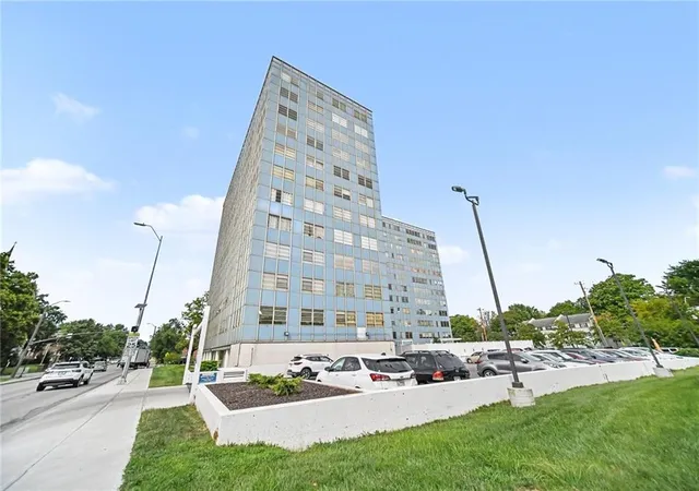 Photo 37 of Condo for sale at 333 W Meyer Blvd #909, Kansas City, MO 64113 | MLS# 2628397 | Listing updated on 2026-09-04