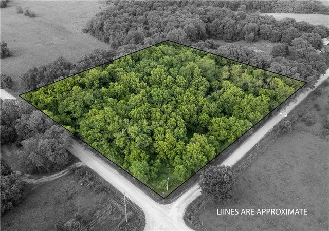 Homes for sale in Pomona, KS | 1705 Pawnee Rd, Pomona, KS 66076 | MLS# 2628401