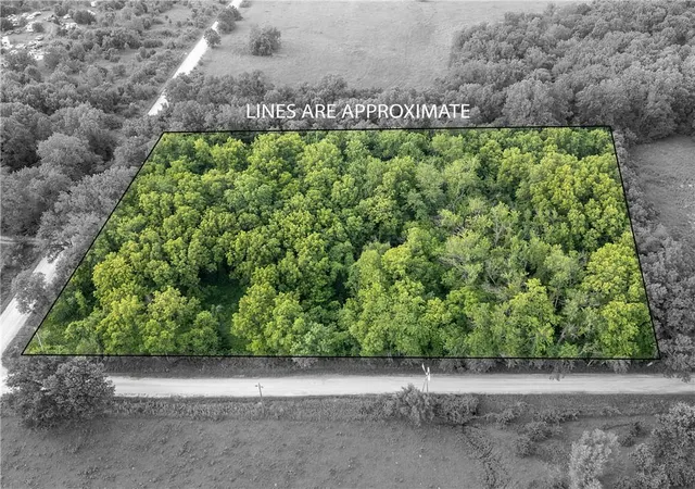 Homes for sale in Pomona, KS | 1705 Pawnee Rd, Pomona, KS 66076 | MLS# 2628401