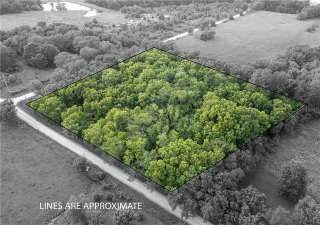 Homes for sale in Pomona, KS | 1705 Pawnee Rd, Pomona, KS 66076 | MLS# 2628401