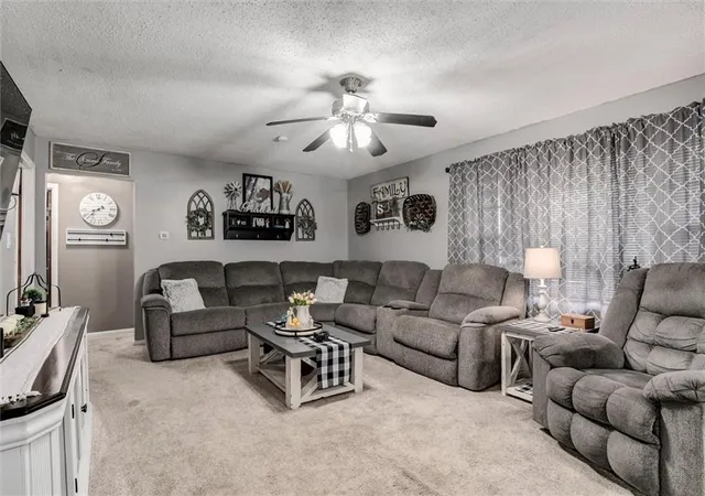Homes for sale in Pomona, KS | 409 E Franklin St, Pomona, KS 66076 | MLS# 2628404