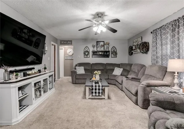 Homes for sale in Pomona, KS | 409 E Franklin St, Pomona, KS 66076 | MLS# 2628404