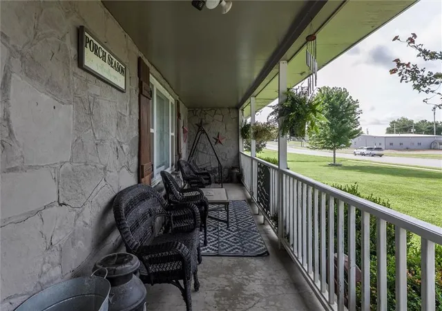 Homes for sale in Pomona, KS | 409 E Franklin St, Pomona, KS 66076 | MLS# 2628404