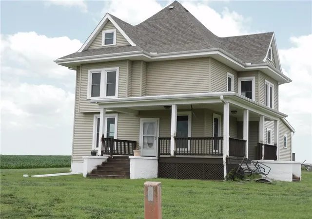 Homes for sale in Nortonville, KS | 12720 198th St, Nortonville, KS 66060 | MLS# 2628415