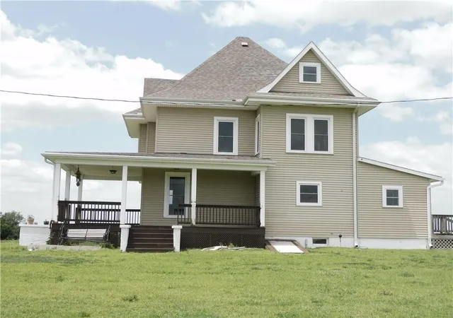 Homes for sale in Nortonville, KS | 12720 198Th St, Nortonville, KS 66060 | MLS# 2628415