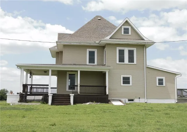 Homes for sale in Nortonville, KS | 12720 198Th St, Nortonville, KS 66060 | MLS# 2628415