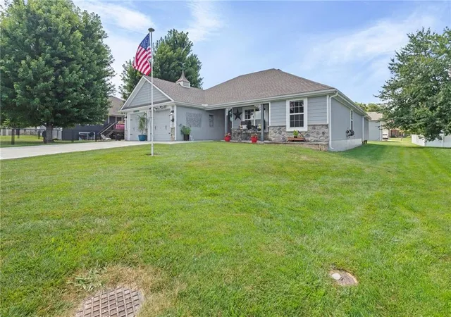 3rd image of 205 Ceremonial Dr, Buckner, MO 64016 | MLS# 2628418