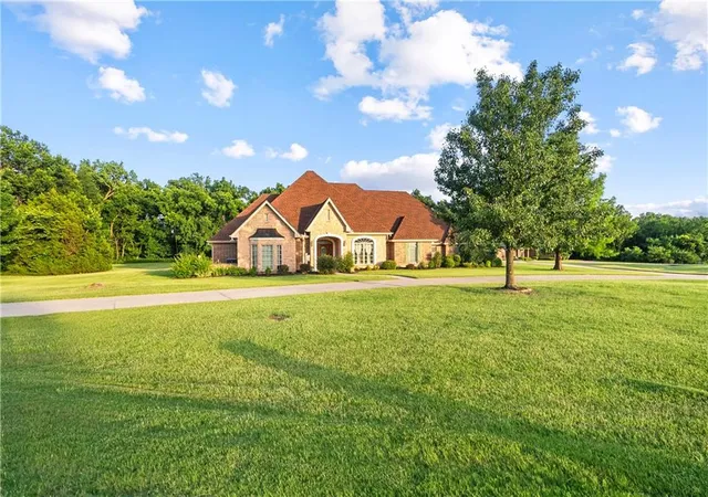 Homes for sale in Coffeyville, KS | 2861 W Northbrook St, Coffeyville, KS 67337 | MLS# 2628420