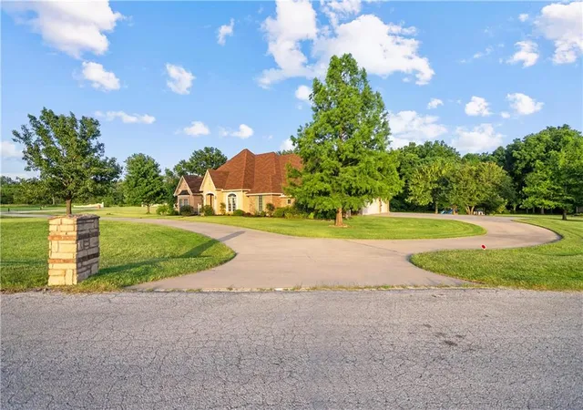 Homes for sale in Coffeyville, KS | 2861 W Northbrook St, Coffeyville, KS 67337 | MLS# 2628420