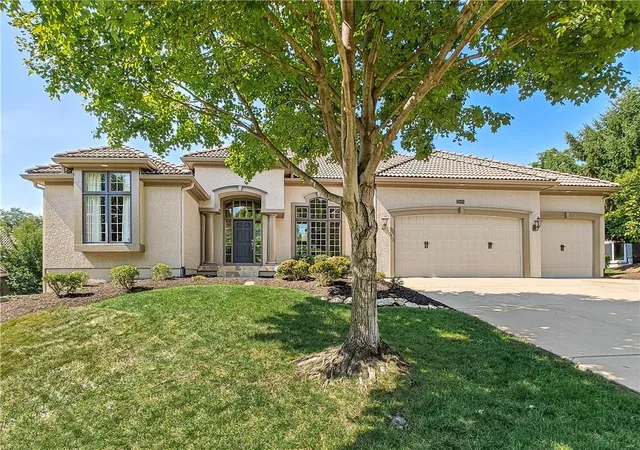 Homes for sale in Lenexa, KS | 20405 W 88th St, Lenexa, KS 66220 | MLS# 2628421