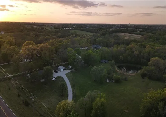 1st image of 14298 Leavenworth Rd, Basehor, KS 66007 | MLS# 2628422