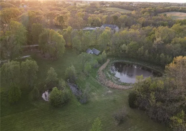 3rd image of 14298 Leavenworth Rd, Basehor, KS 66007 | MLS# 2628422