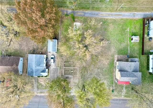 2nd image of 1407 E 6 St, Sedalia, MO 65301 | MLS# 2628423
