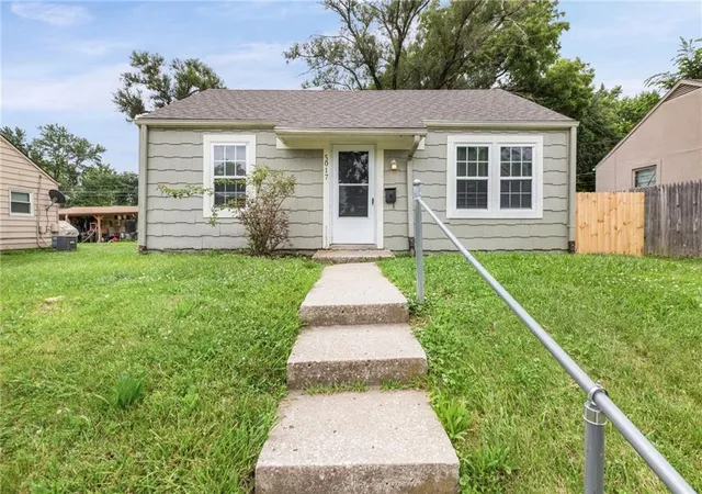 Homes for sale in Kansas City, KS | 5017 Forest Ave, Kansas City, KS 66106 | MLS# 2628440