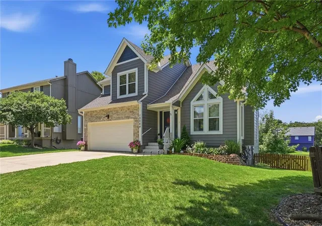 Photo 3 of Single family home for sale at 12264 S Crest Dr, Olathe, KS 66061 | MLS# 2628443 | Listing updated on 2026-09-07