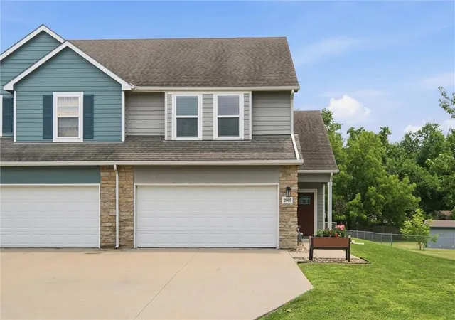Homes for sale in Lawrence, KS | 2005 E 24Th Ter, Lawrence, KS 66046 | MLS# 2628444