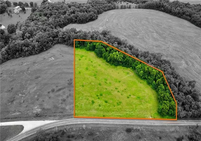 Homes for sale in Lathrop, MO | 8787 Se V Hwy, Lathrop, MO 64465 | MLS# 2628445
