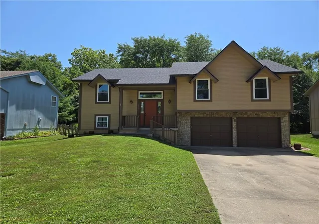 Photo 1 of Sale Pending at 517 Buena Vista Dr, Belton, MO 64012 | MLS# 2628451 | Listing updated on 2026-09-06