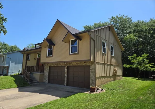 Photo 2 of Sale Pending at 517 Buena Vista Dr, Belton, MO 64012 | MLS# 2628451 | Listing updated on 2026-09-06