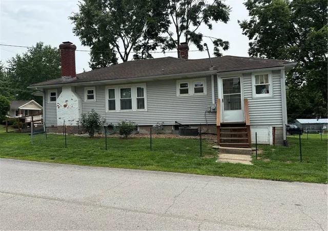 Photo 3 of Single family home for sale at 200 Tribble St, Richmond, MO 64085 | MLS# 2628452 | Listing updated on 2026-09-29