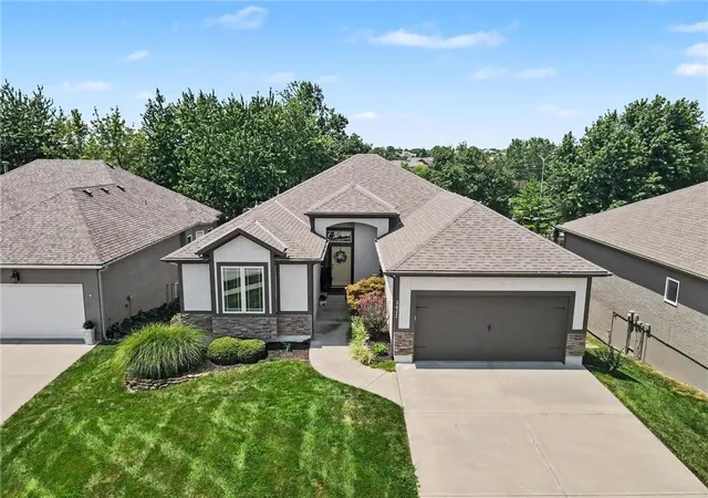 Photo 1 of Sale Pending at 3412 Sw Lois Ln, Lee's Summit, MO 64082 | MLS# 2628453 | Listing updated on 2026-08-07